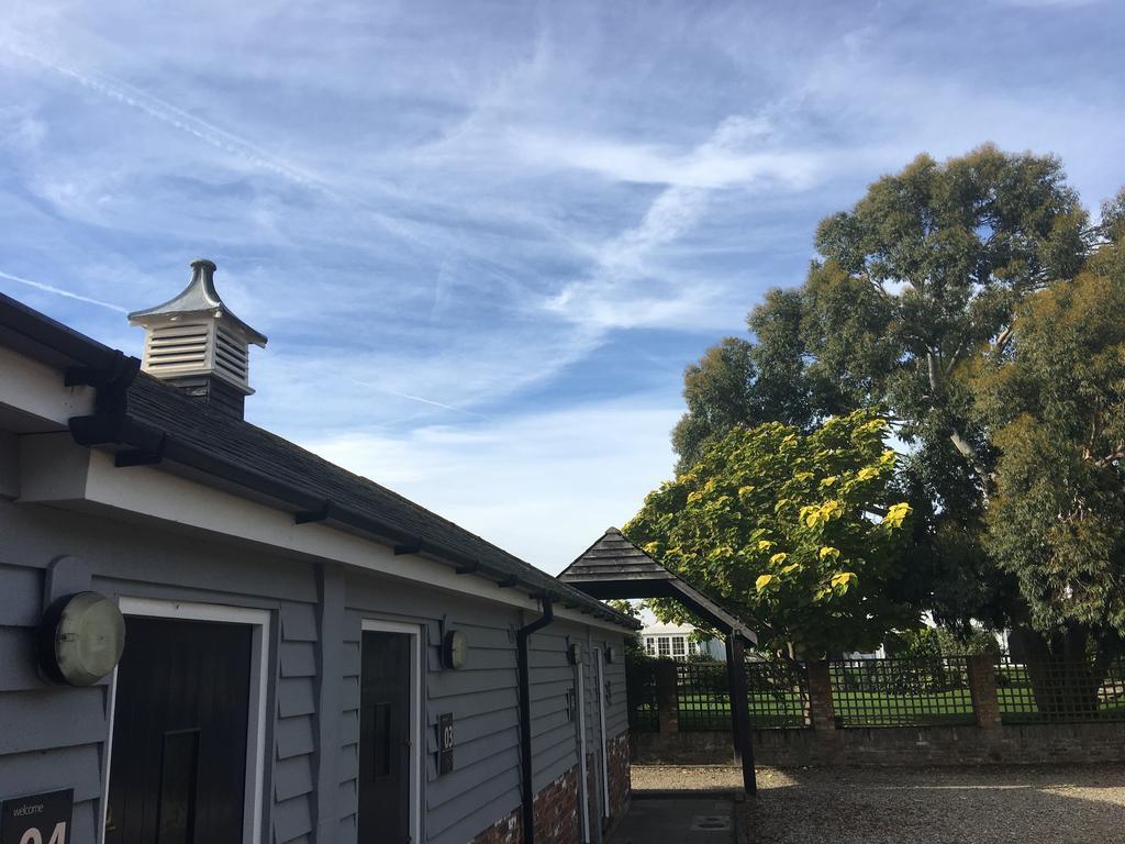 Blazing Donkey Countryside Retreat 호텔 샌드위치 외부 사진